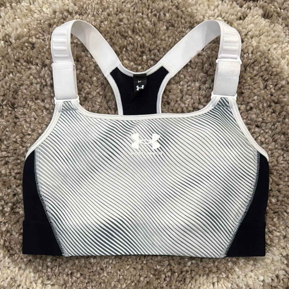 New Under Armour Women's Black and White Sports Bra Workout Top Athletic XS